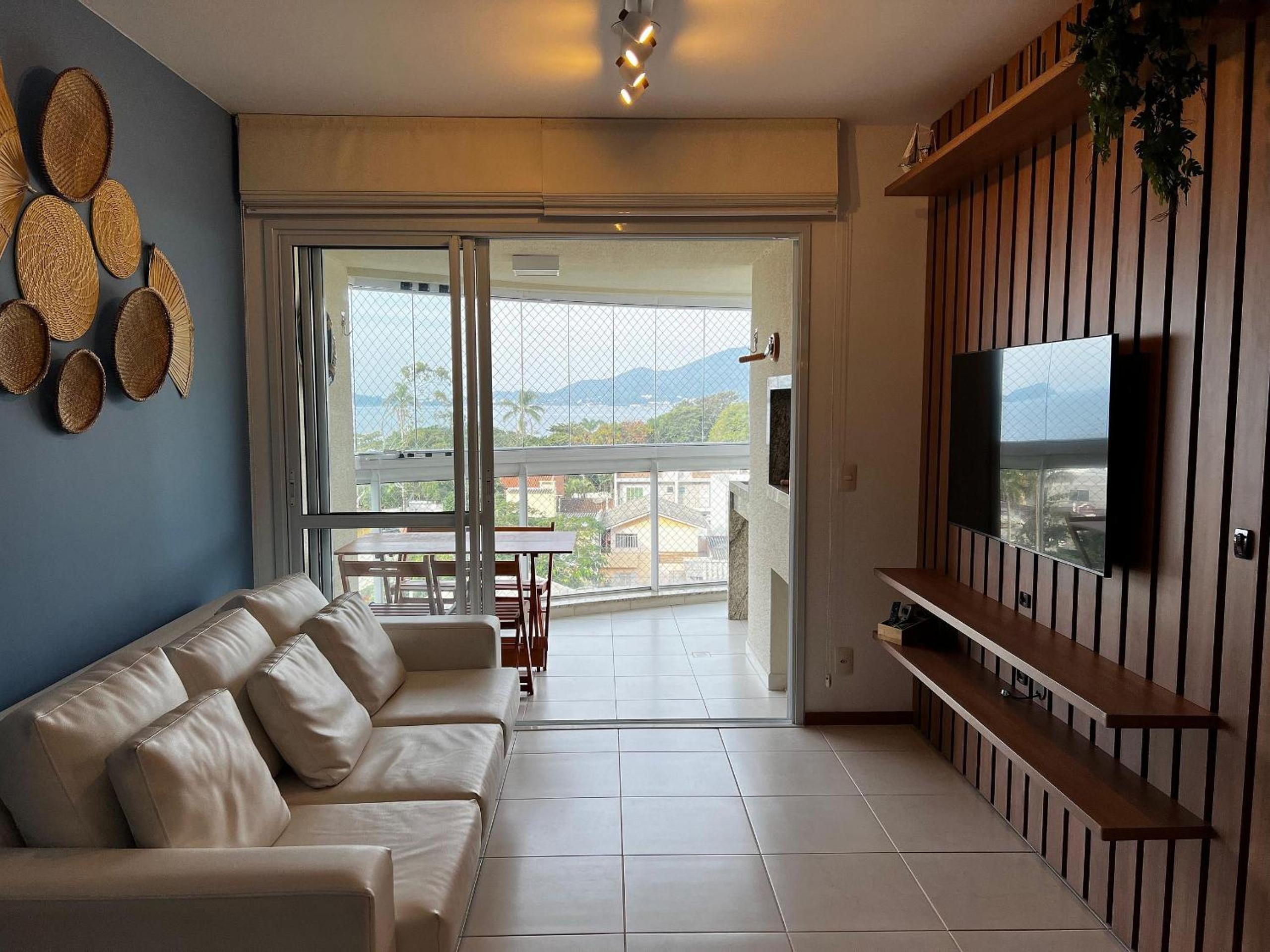 Three-Bedroom Apartment with Sea View photo 2