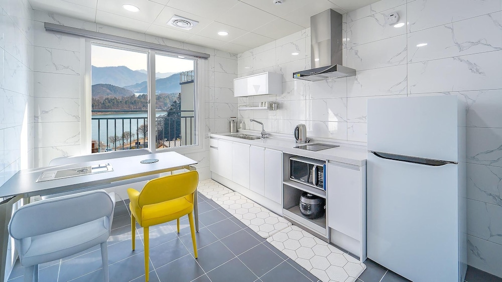 Basic Room, 1 Bedroom (401 (River view/Poolvilla/Netflix)) - Photo 7