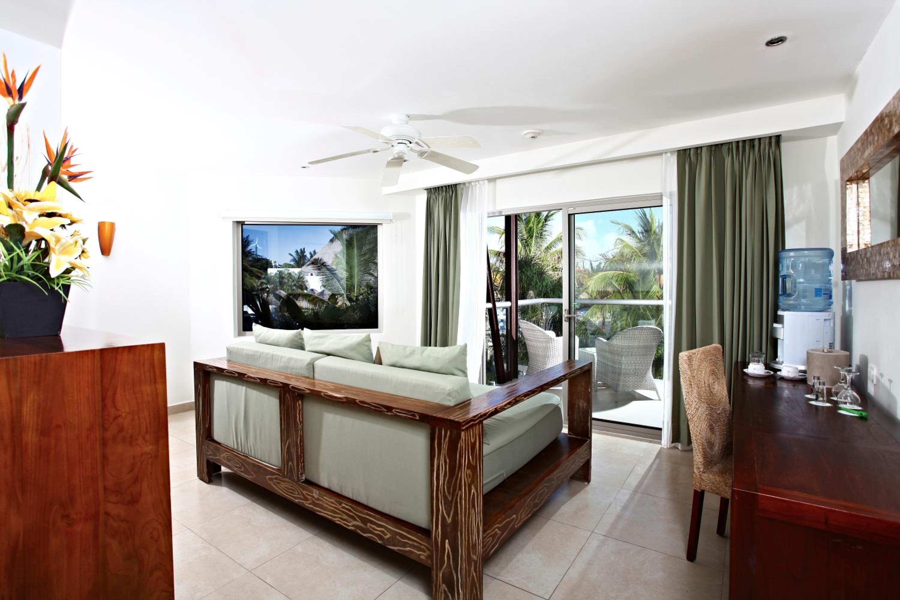 Pool View One Bedroom Suite - Photo 2