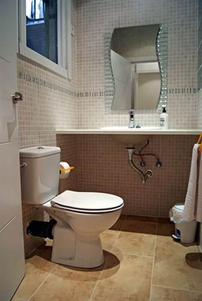 Superior Triple Room, Multiple Beds, Balcony, City View photo 3