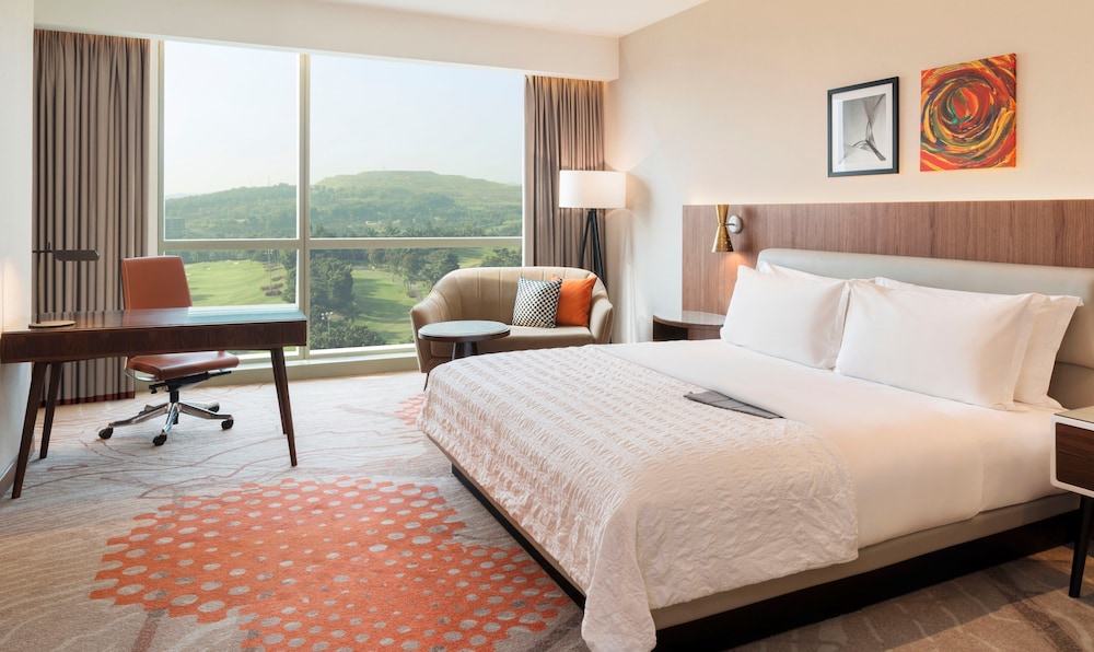 Room, 1 King Bed, Golf View photo 2