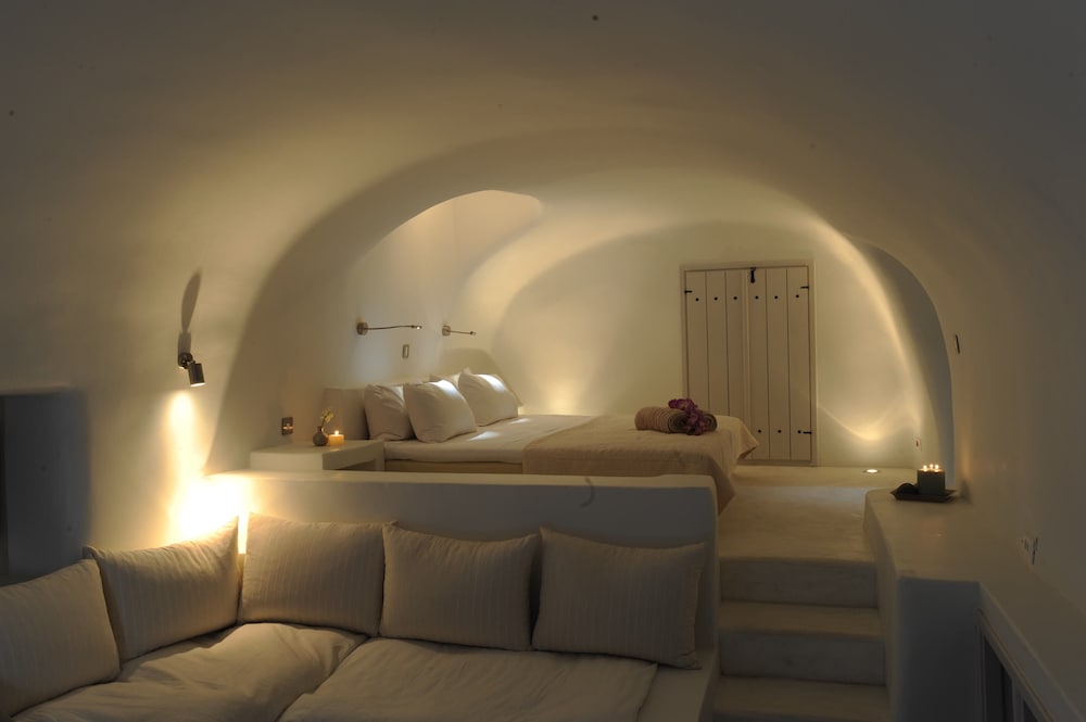 Premium Spa Room with Indoor Hot tub Caldera View - Photo 6