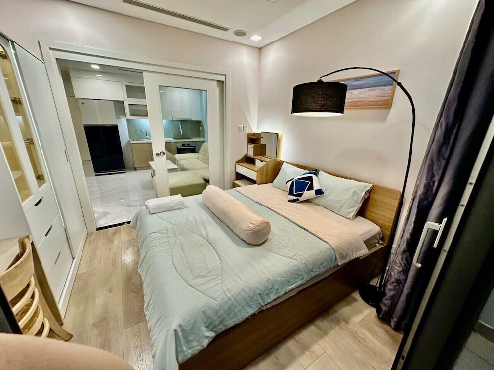 Luxury Apartment, 1 Bedroom, Balcony, City View