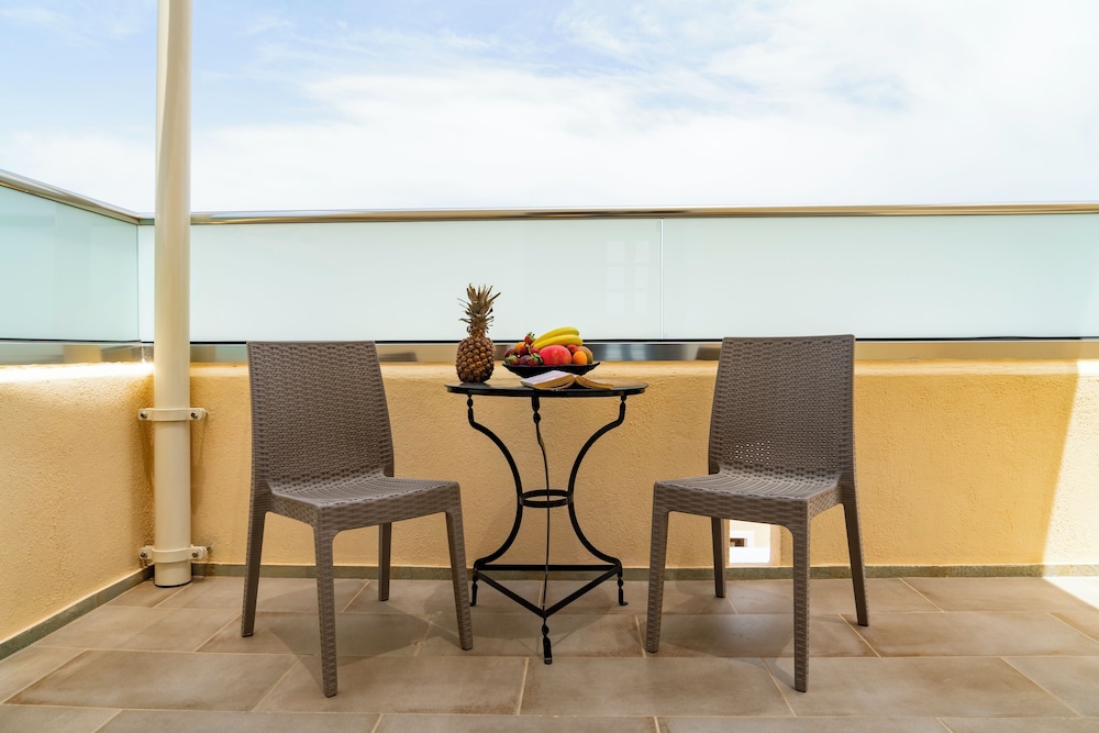 Suite, Hot Tub (Santorini) - Photo 8