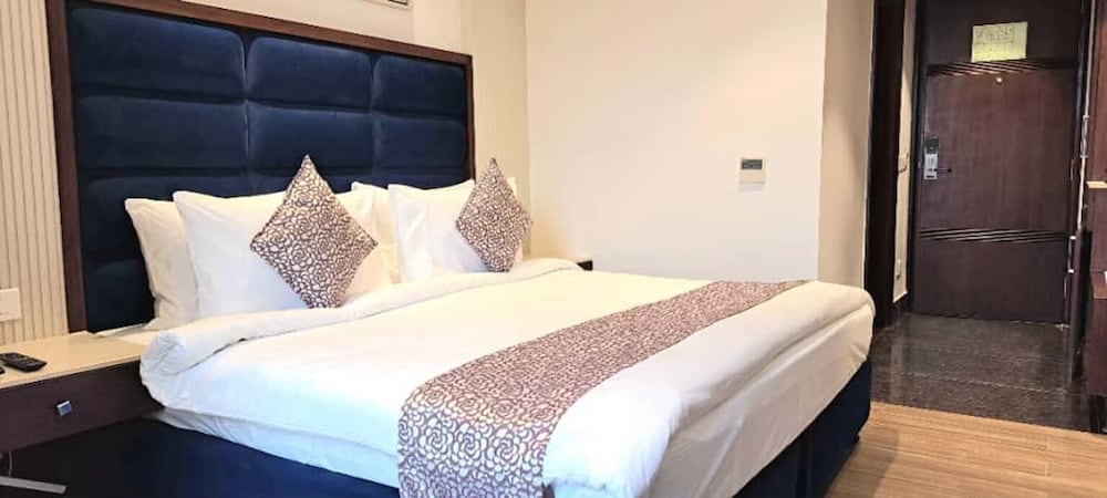 Deluxe Room, City View