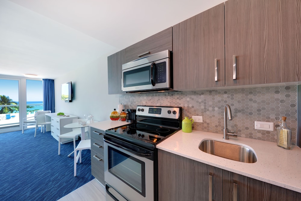 Premium Studio, 2 Double Beds, Lanai - Photo 6