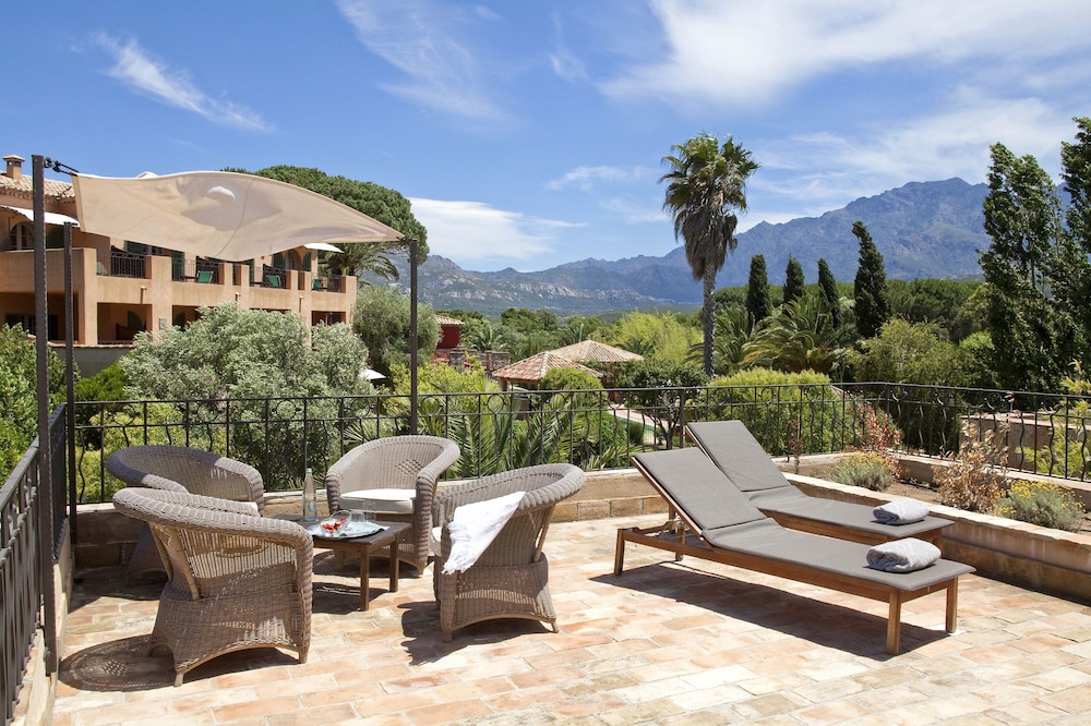 Superior Suite, 1 Bedroom, Mountain View, Garden Area
