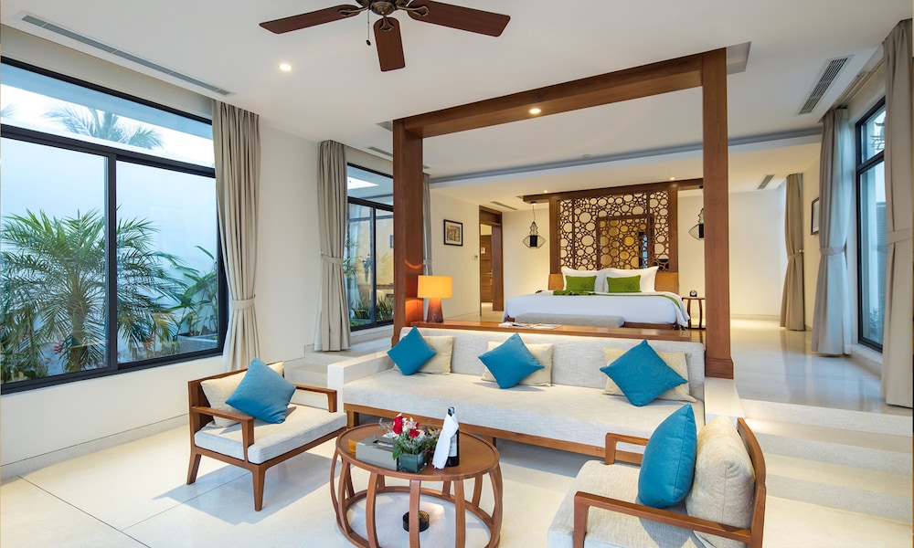 Beach Front Pool Villa photo 1