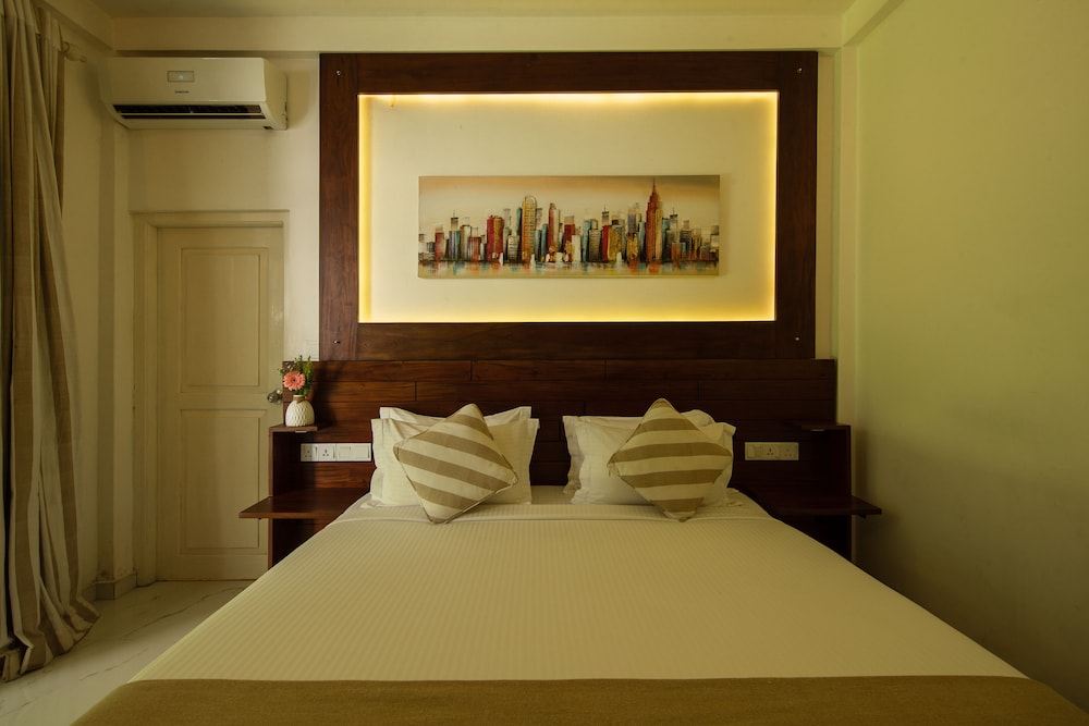Deluxe Double Room, 1 King Bed, Patio, Garden View photo 3