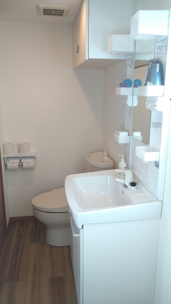 3F 3 Bedrooms 2 Bathrooms Apartment photo 3