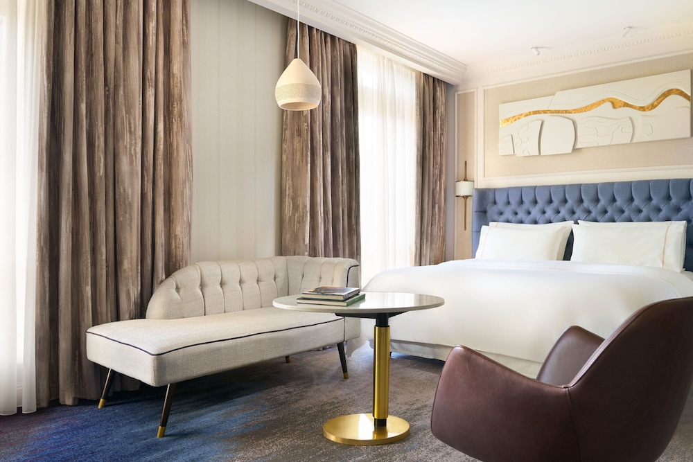 Superior Room, 1 King Bed, City View