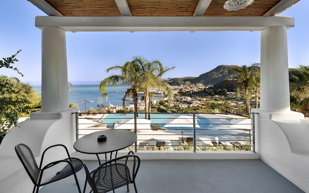 Junior Suite, Sea View, Poolside - Photo 5