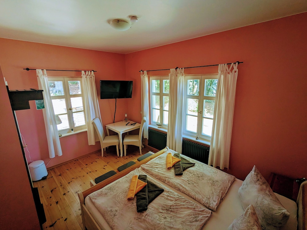 Basic Double Room photo 1