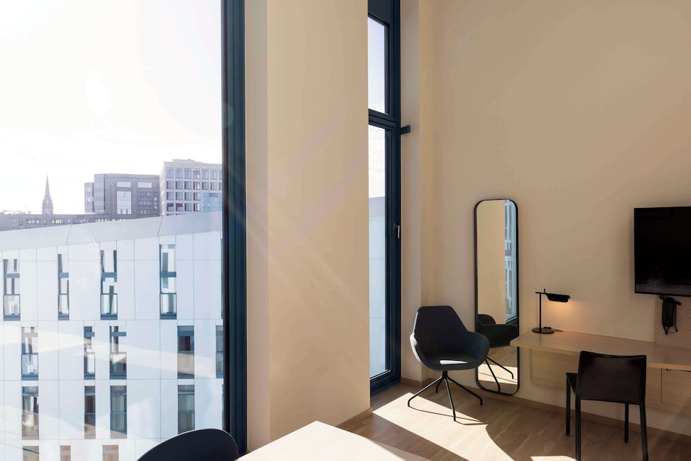 Deluxe Double Room, 1 Bedroom, Club Lounge Access thumbnail 5