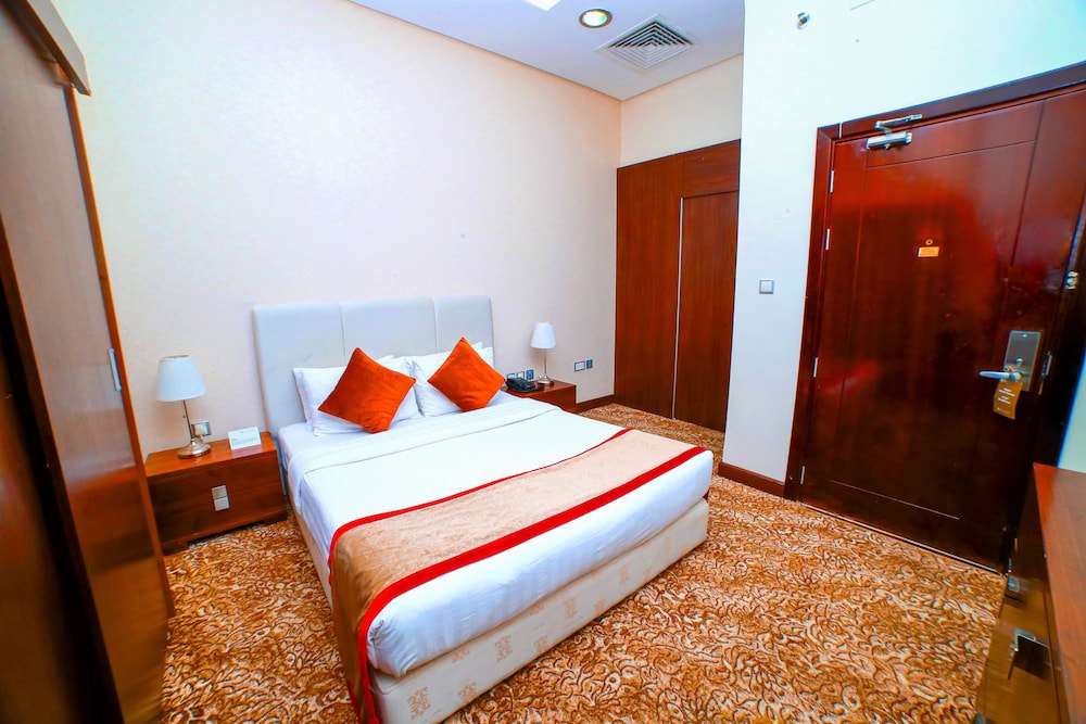 Classic Room, 1 Queen Bed, Non Smoking, City View photo 3