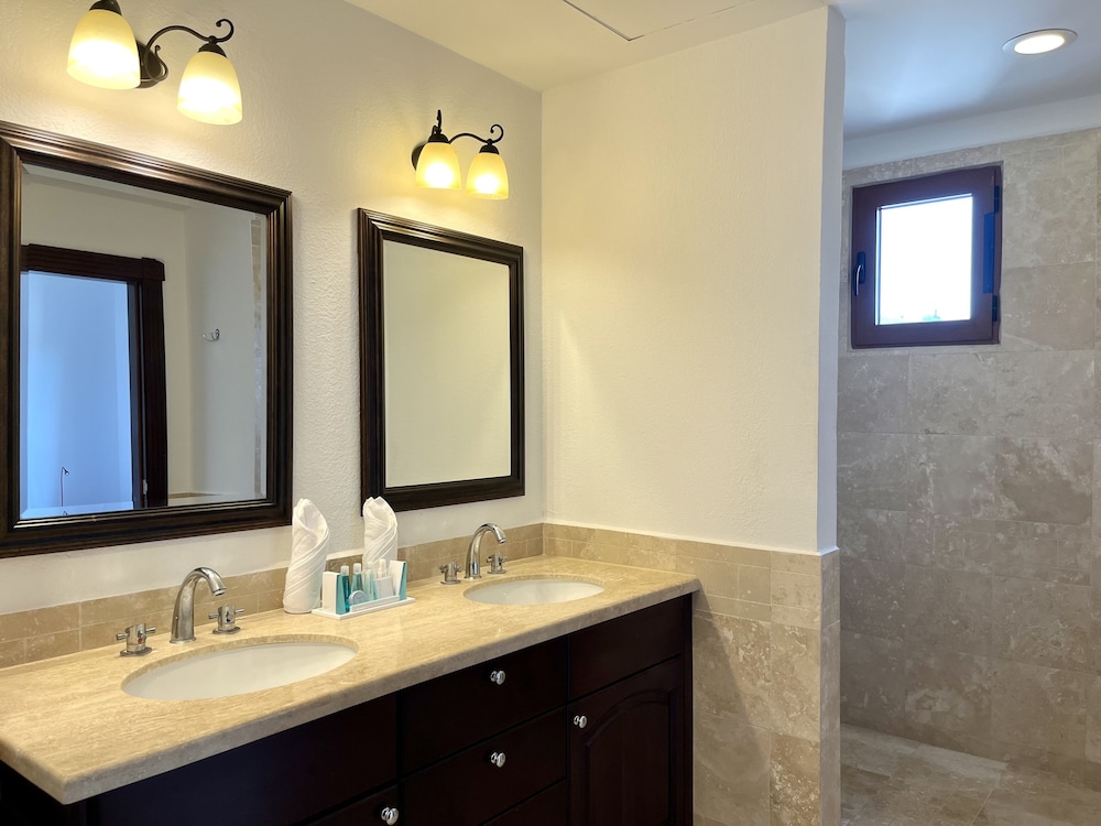 Deluxe Apartment, 2 Bedrooms, Sea View photo 2