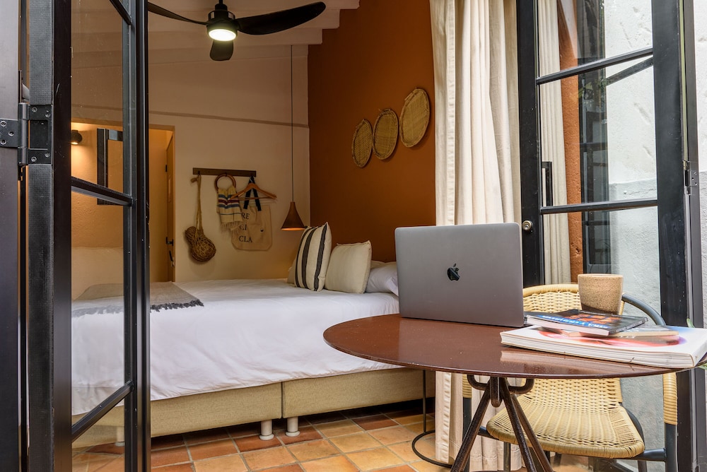 Deluxe Room - Photo 11