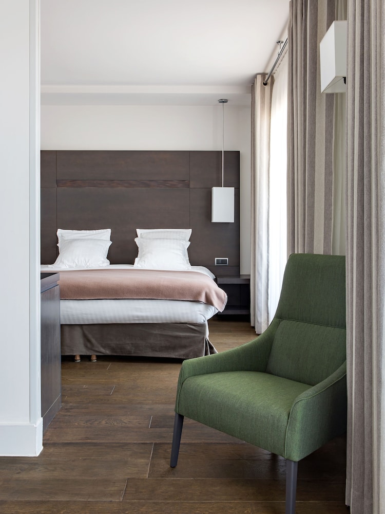 Suite, 1 King Bed with Sofa bed, Terrace - Photo 2