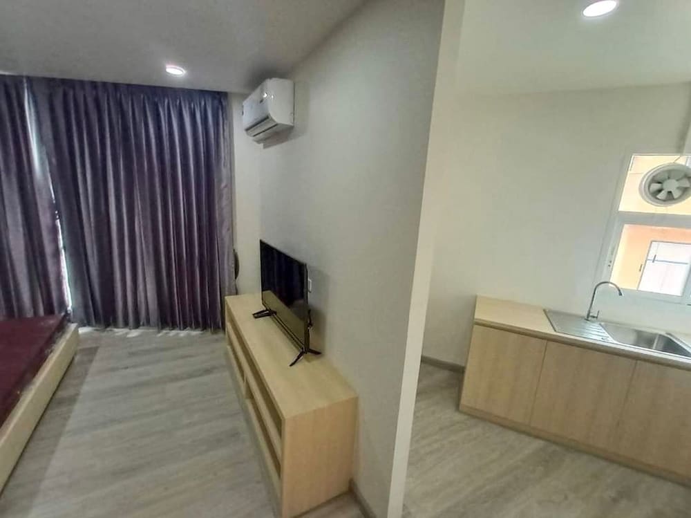 Family Room photo 3