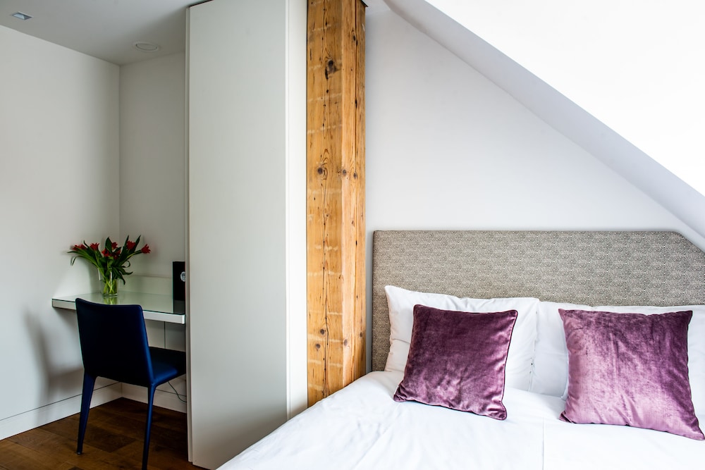 Single Room, 1 Queen Bed