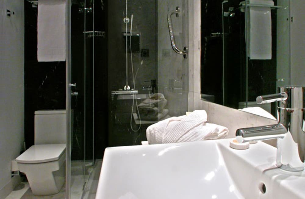 Basic Double Room, 1 Double Bed photo 3
