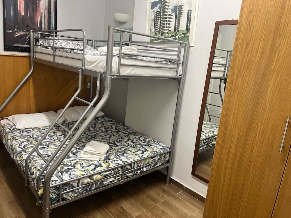 Family Triple Room, 1 Bedroom, Ensuite photo 2