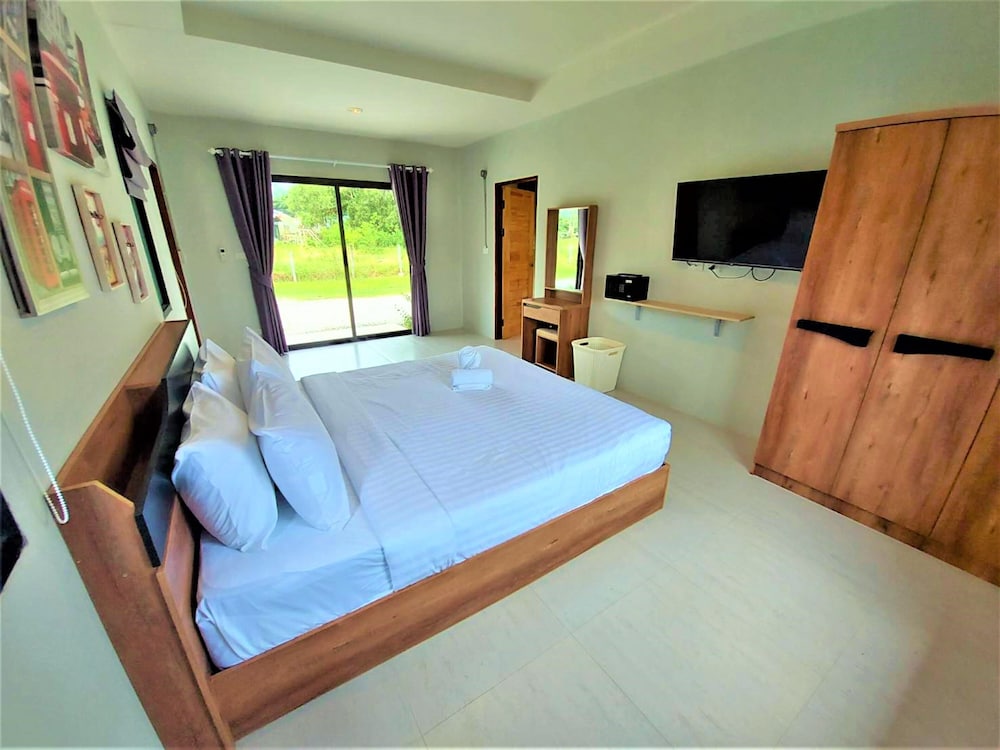 2 Bedroom House - Photo 2