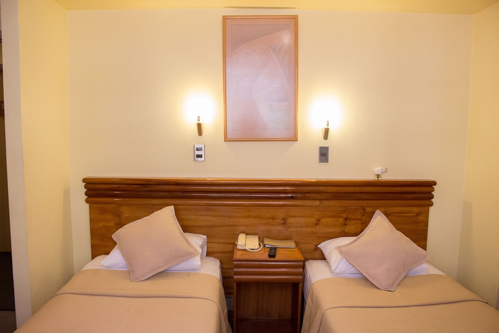 Standard double 1 double bed or 2 single beds located in Tower B photo 2