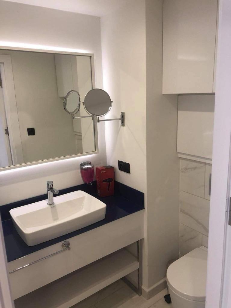 One-Bedroom Apartment - Photo 2