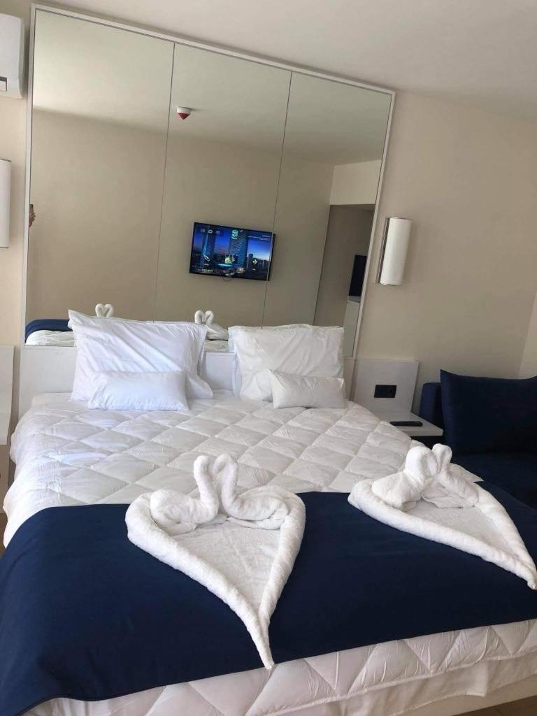 One-Bedroom Apartment - Photo 1