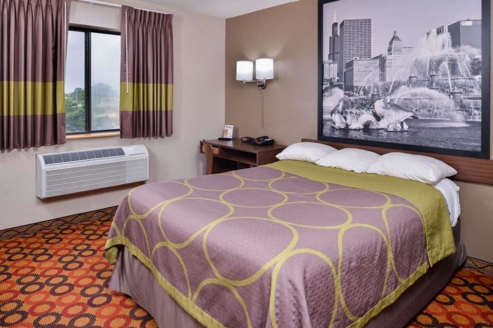 Suite, 1 King Bed, Non Smoking photo 3