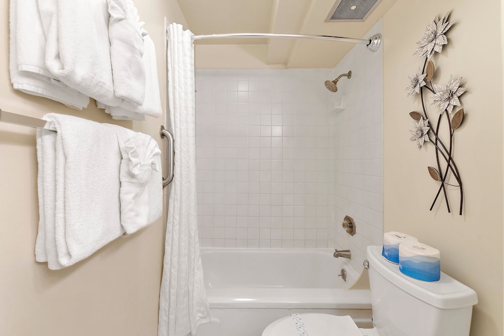 Pacific Monarch - 1 BR - Ocean & City Views: Design Apartment, 1 Bedroom, Balcony, Partial Sea View (0037) photo