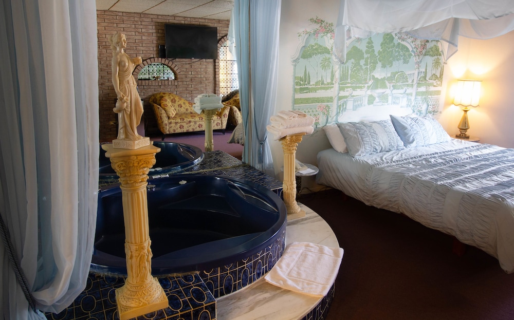 Romantic Studio, 1 King Bed, 2 Bathrooms photo 1