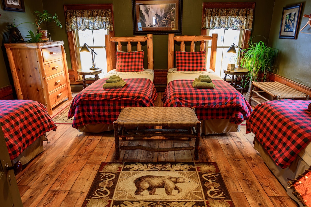 Room, 4 Single Beds, Shared Bathroom