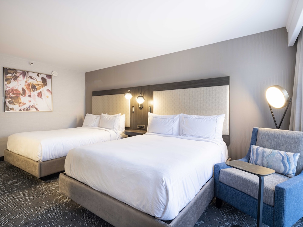 Room, 2 Queen Beds - Photo 8