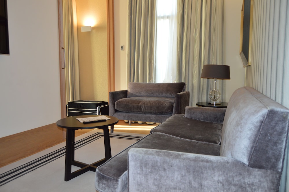Junior Triple Room, 1 Queen Bed, Beach View photo 3