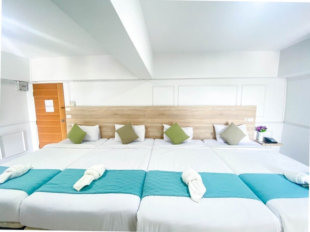 Family Room, 4 Twin Beds