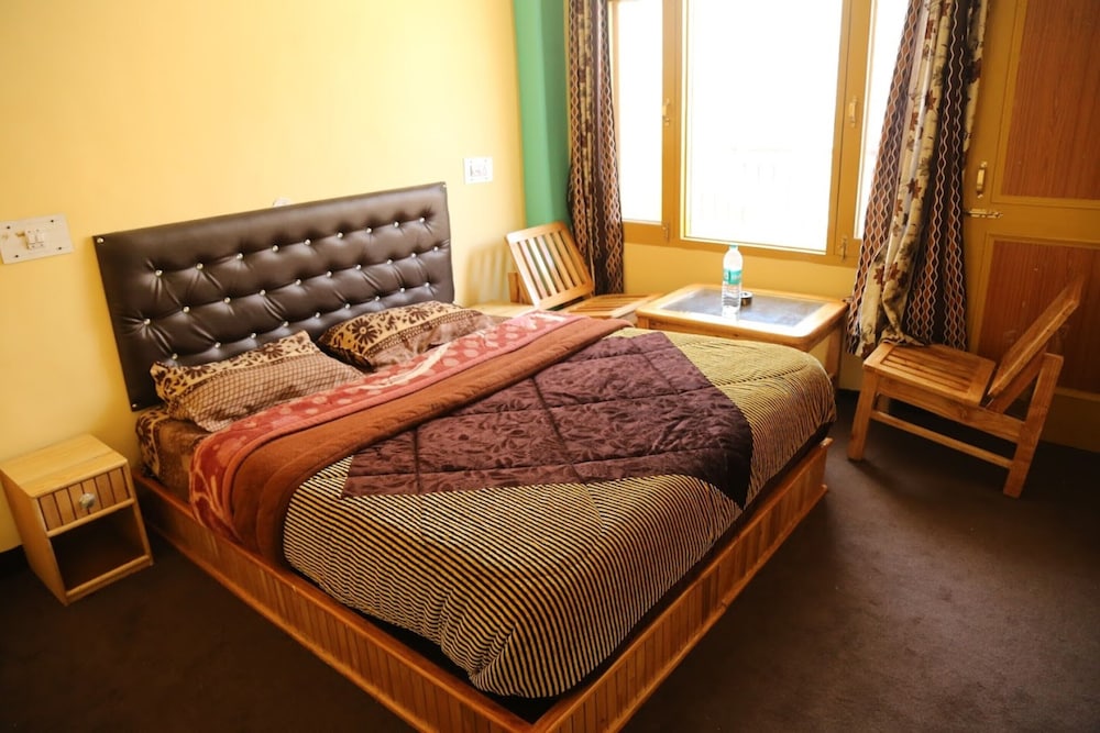 Economy Double Room photo 2