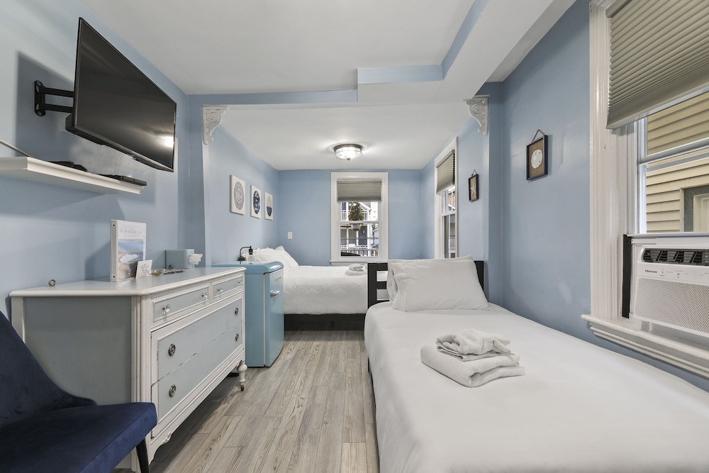 Standard Triple Room, Ensuite (Blue Willow Room)