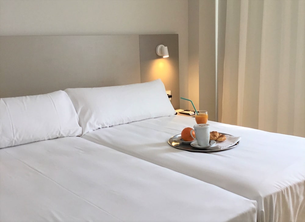 Twin Room - Photo 1