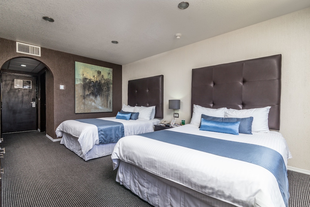 Standard Room, 2 Queen Beds - Photo 3