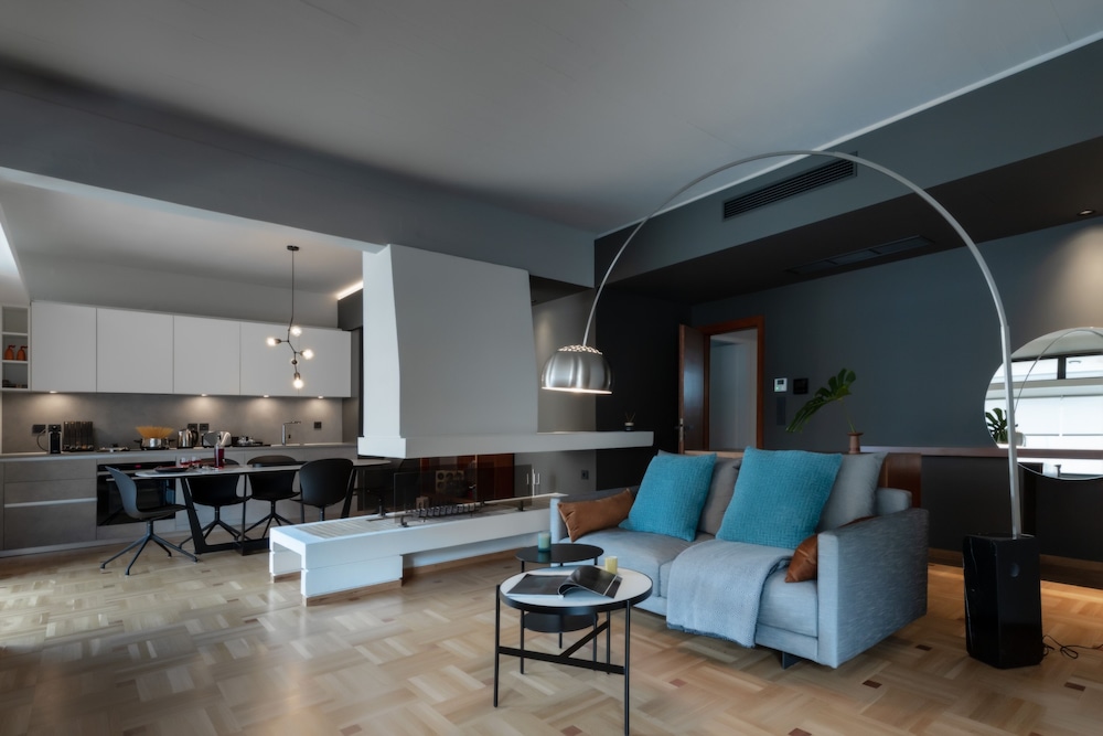 Grey and White Two Bedroom Apartment Free Parking photo 1