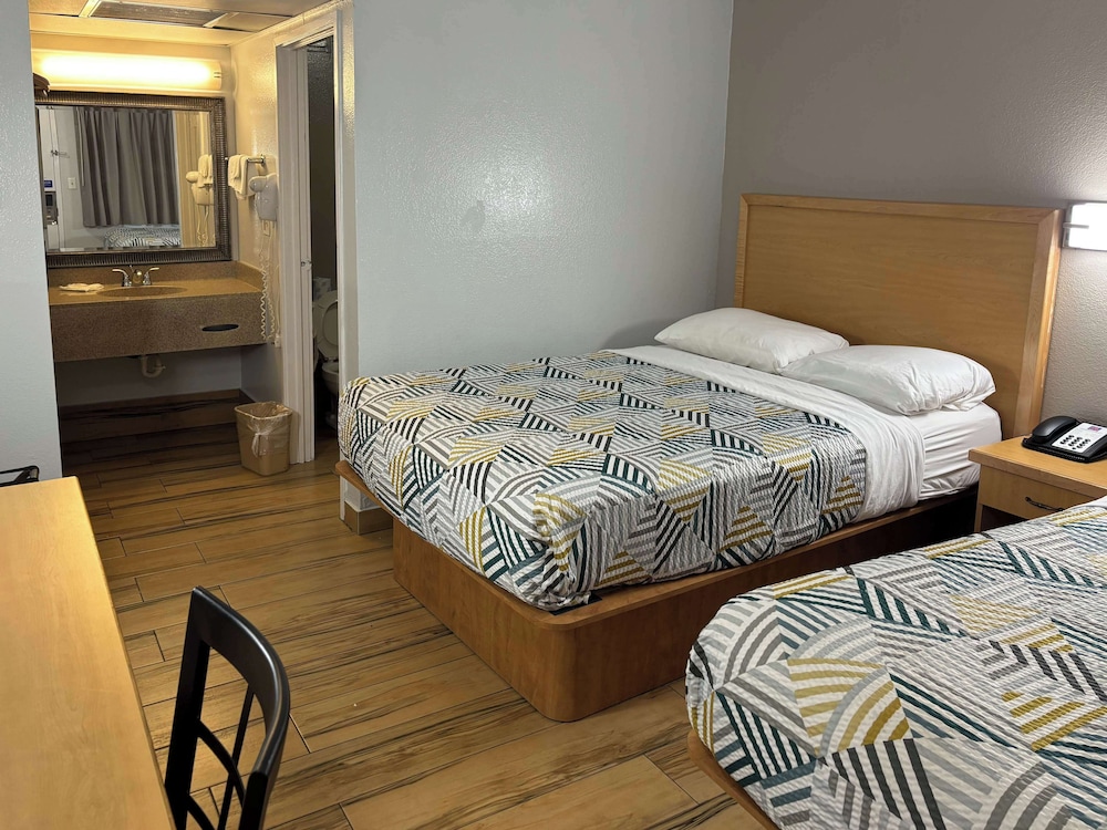 Deluxe Room, 2 Double Beds, Non Smoking, Refrigerator & Microwave - Photo 3