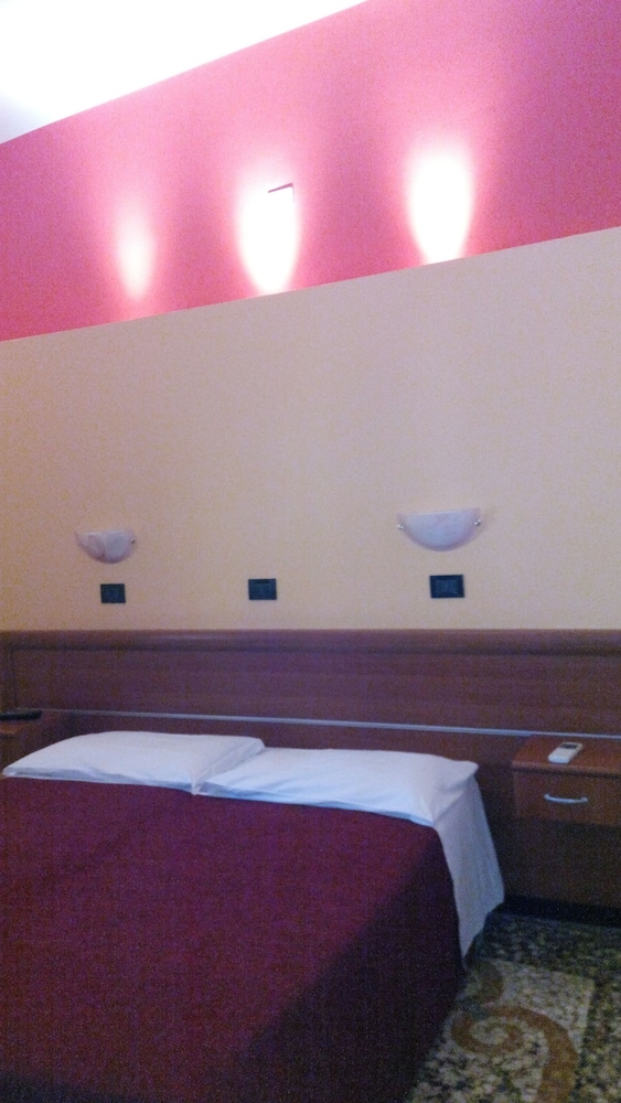 Double Room - Photo 13