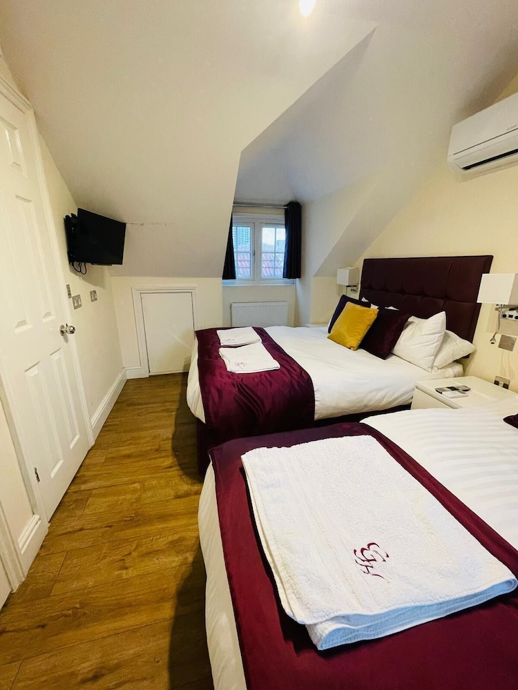 Standard Triple Room, Private Bathroom photo 3