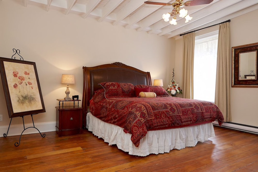 Suite, 1 King Bed photo 1