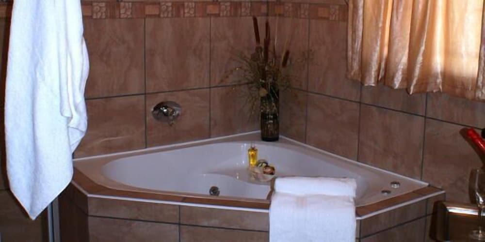 Honeymoon Suite photo 2