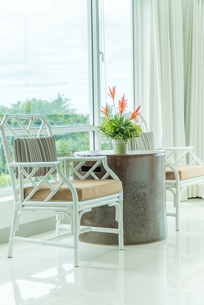 Suite - Photo 19