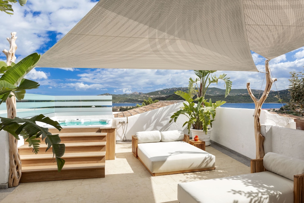 Panoramic Suite, Hot Tub, Sea View - Photo 15