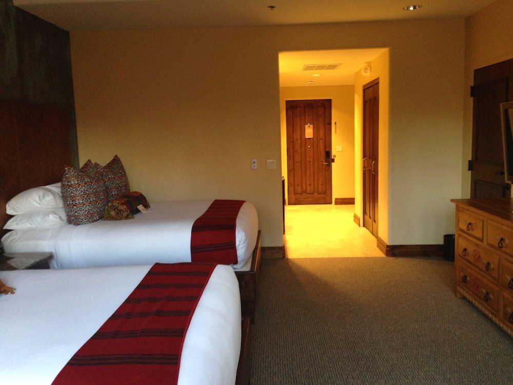 Deluxe Room, 2 Queen Beds (Kiva)